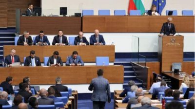 Парламент обсуждает инициированный партией &quot;Возрождение&quot; вотум недоверия правительству