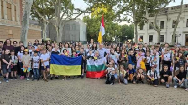 Дети украинских военнослужащих из Болграда отправились на 10-дневный отдых в Болгарию