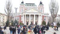 Протесты после увольнения главного режиссера Народного театра Александра Морфова