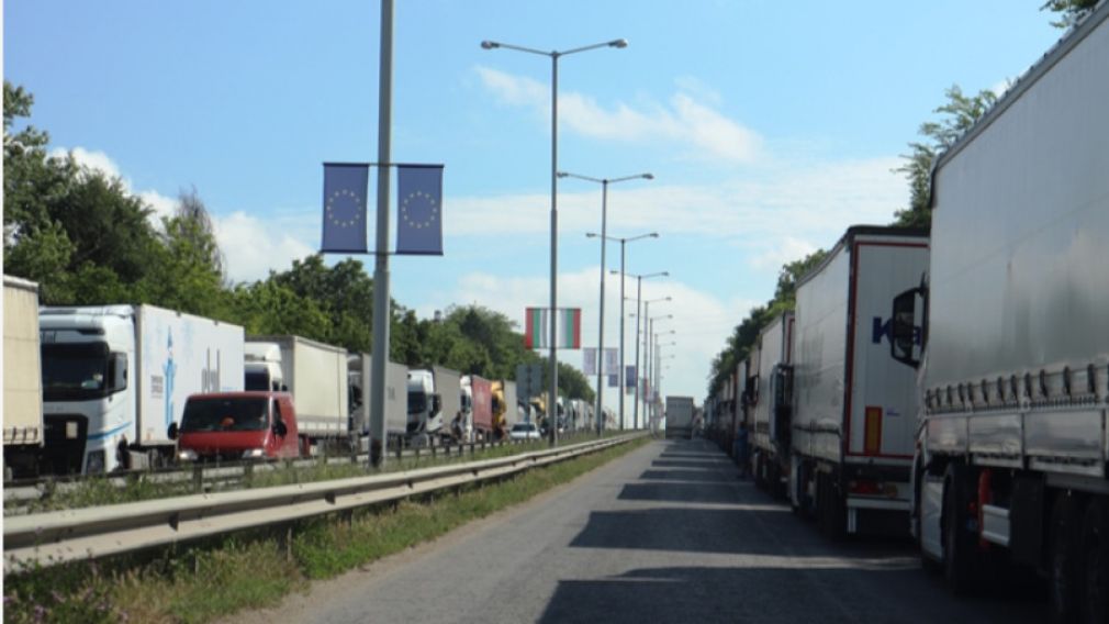 Болгарские перевозчики поддержали требование своих румынских  коллег об отмене пограничного контроля
