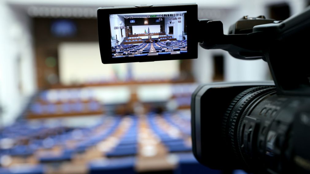 Народное собрание голосует по вотуму недоверия правительству