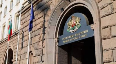 Премьер созвал совещание по &quot;Лукойлу&quot; при участии министров и руководителей спецслужб