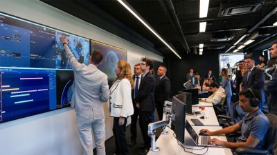 Президент наблюдала за запуском SpaceX 10 спутников, произведенных в Болгарии