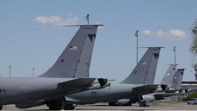 Партии спорят из-за американских самолетов на авиабазе &laquo;Безмер&raquo;