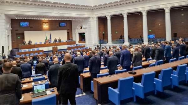 Работа парламента в новом 2024 году началась с зачтения политических деклараций
