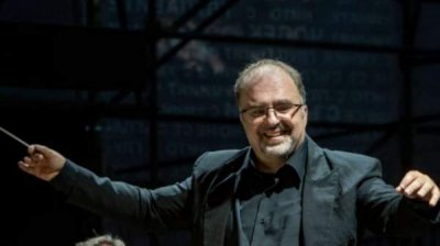 Дирижер Найден Тодоров заменяет ноты словами в &laquo;Дуновении ангелов&raquo;
