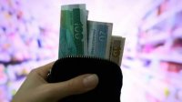 Национальный институт статистики: 75 % болгар с трудом оплачивают ежедневные траты
