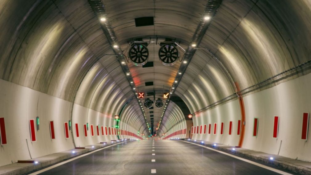 На сутки закрыто движение через тоннель &laquo;Железница&raquo; на автомагистрали &laquo;Струма&raquo;