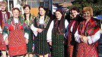 Бабушки из села Добырско привлекают туристов словно магнит