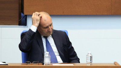 Уже второй месяц подряд падает доверие к правительству &laquo;Прогрессивной Болгарии&raquo;