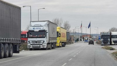 Трафик автофур в направлении Турции перегружен