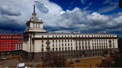 Отсутствие кворума, скандалы и дружественный огонь &ndash; стабильно ли правительство?