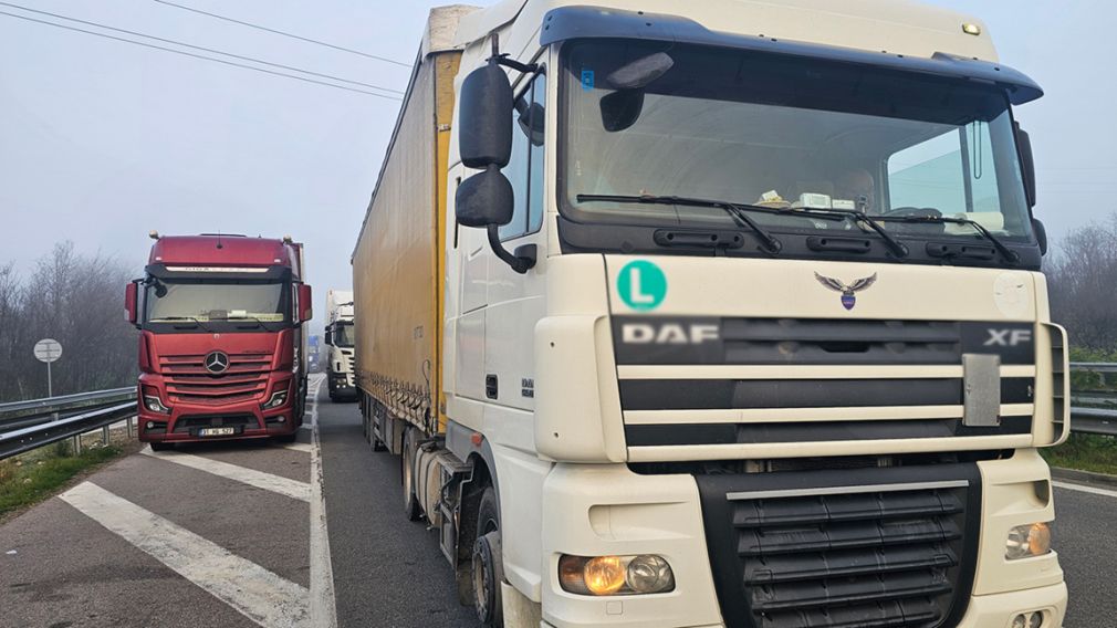Движение на границе нормальное, проезд фур в Турцию затруднен