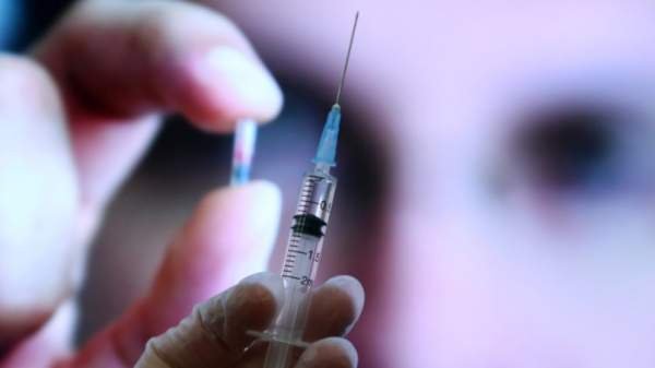 48% медиков первой линии готовы вакцинироваться