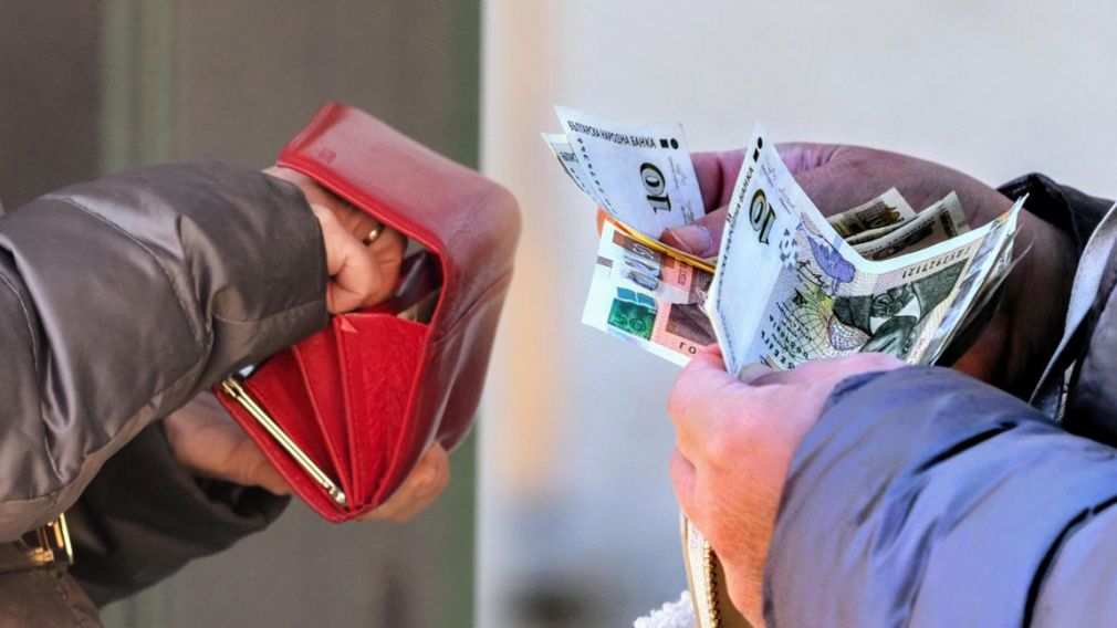 Платим уже только в евро, на что мы потратили свои последние левы