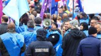 Профсоюзы организовали масштабные протесты и автошествие по улицам Софии