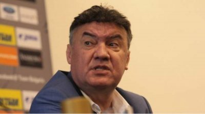 УЕФА и ФИФА спрашивают, как Борислав Михайлов снова возглавил БФС