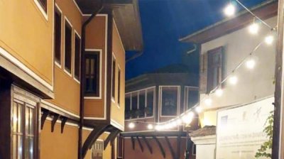 Новое художественное освещение подчеркивает красоту старинного Пловдива