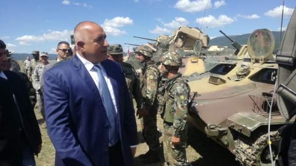Премьер Борисов поздравил участников военного учения 
