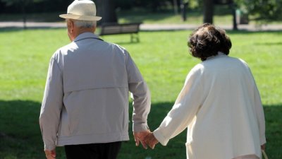 Средняя пенсия мужчин на 93 евро выше, чем у женщин