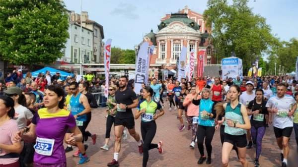 Более 1200 бегунов на марафоне в Варне в воскресенье