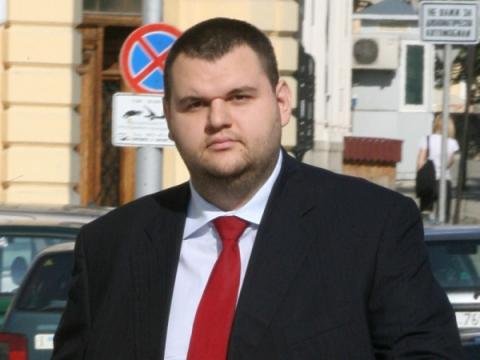 Делян Пеевски подал в суд против списка “Магнитского”