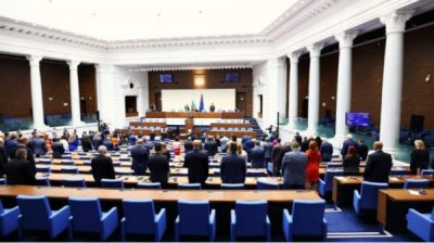 В парламенте минутой молчания почтили память жертв массового истребления армян в 1915 г.