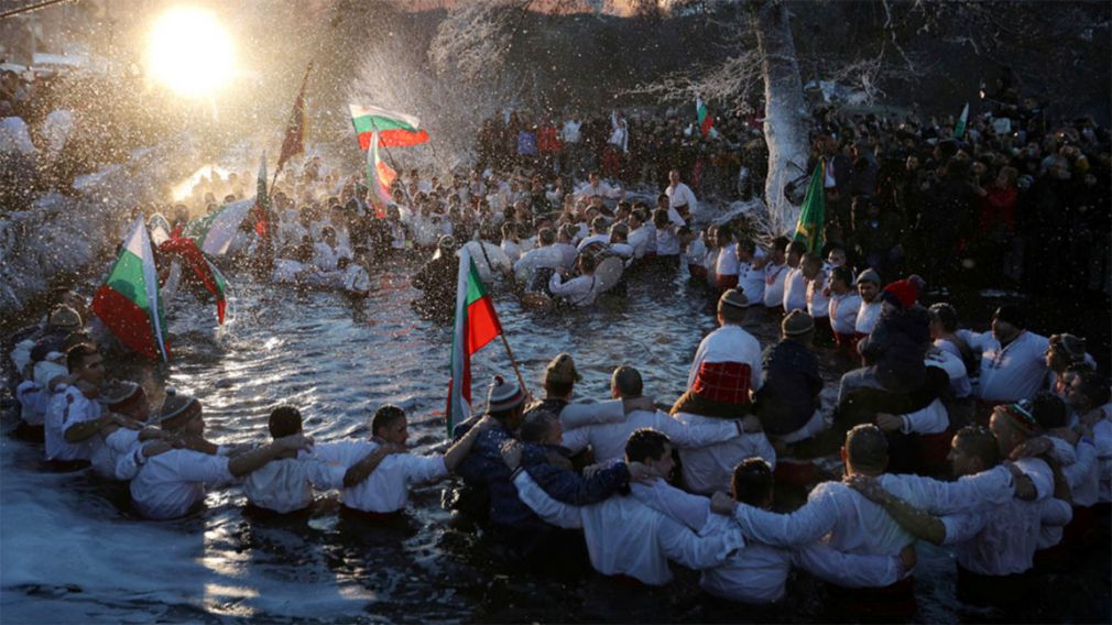 На Богоявление вода очищает мир для нового начала