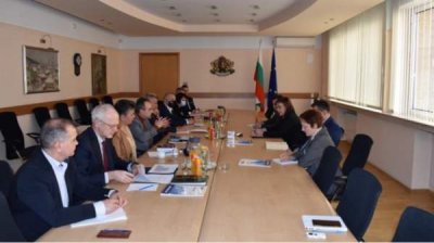Министр Нинова: Болгарская экономика нуждается в прямой поддержке