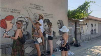 Street Art Festival 2022 в Старо-Железаре и как абсурды мира материализуются на стенах и каменных ограждениях в селе