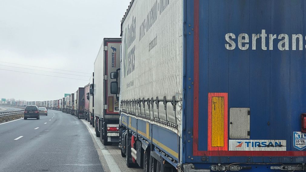 Движение на границах нормальное, проезд грузовиков в Турцию интенсивный