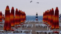 Туристическая отрасль предлагает отменить плату за пляжные зонтики и шезлонги