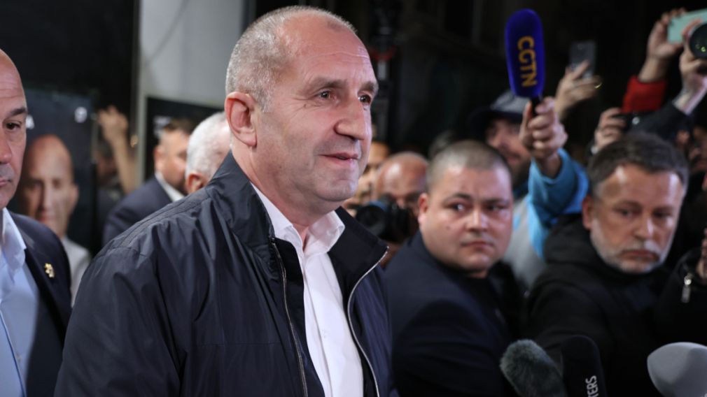 ЕС, США и Индия приветствовали победу Румена Радева на выборах в Болгарии