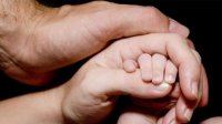 Более 900 детей в Болгарии ждут усыновления, вдвое больше потенциальных усыновителей