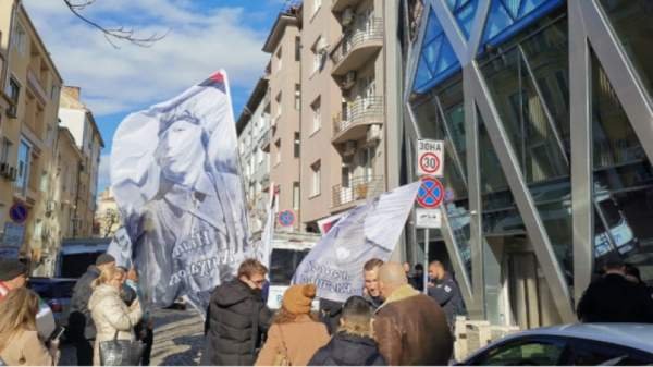 Протест у здания ЕК в Софии в поддержку Християна Пендикова
