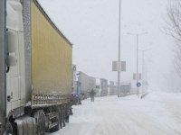 10-километровая очередь из грузовых автомобилей на пограничном пункте „Капитан Андреево”