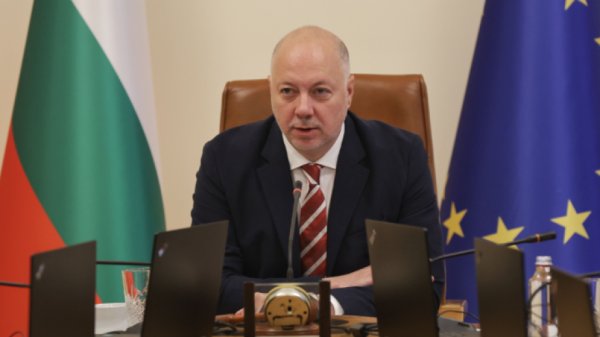 Премьер-министр потребовал от министров решений, а не оправданий