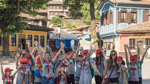 Возрожденческое училище «Я - болгарин» знакомит детей с болгарскими традициями и историей