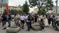 Молодые врачи возобновляют протесты, требуя достойной оплаты труда