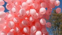 1200 розовых шаров в память о женщинах, проигравших битву с раком