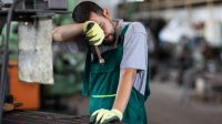 Бесплатный сверхурочный труд, стресс и травля – какие нарушения прав работников бывают чаще всего в Болгарии?