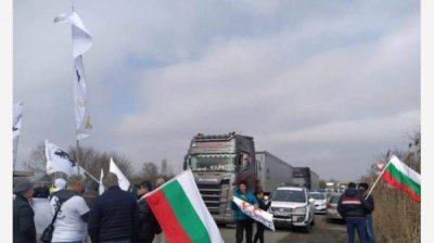 Активисты партии "Возрождение" перекрыли порт в Бургасе