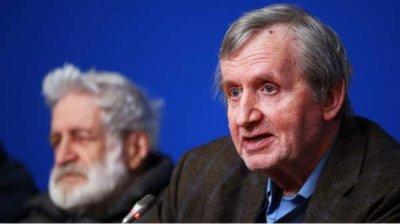 На месте памятника Советской Армии должен быть установлен памятник хану Аспаруху