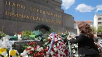 Российская делегация возложила венки к памятнику  царю-освободителю Александру ІІ и Докторскому памятнику в Софии
