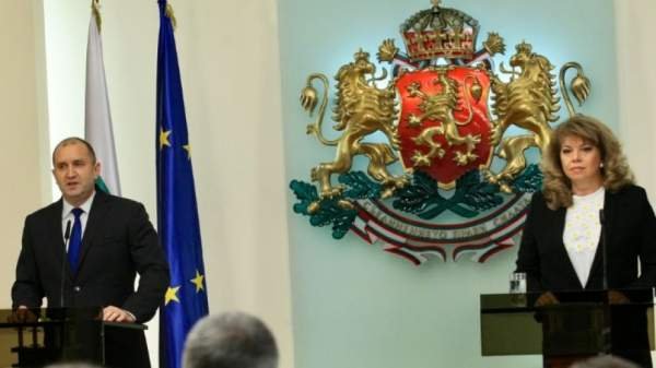 Радев и Йотова второй раз вступают в должности президента и вице-президента