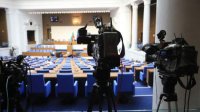 В парламенте пройдет голосование о временном прекращении заседаний после 8 марта