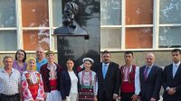Болгарская делегация возложила цветы к памятнику Христо Ботева в Измаиле