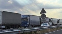Ограничивают движение грузовиков на трассе между Софией и Ботевградом