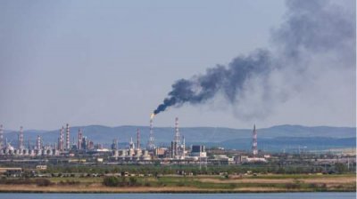 Расследуют “Лукойл“ на предмет воспрепятствования конкуренции в розничной торговле горючим