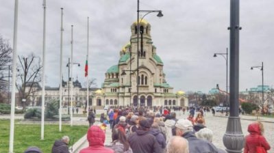 Двери храма Св. Александра Невского будут открыты до тех пор, пока приезжают паломники проститься с патриархом Неофитом